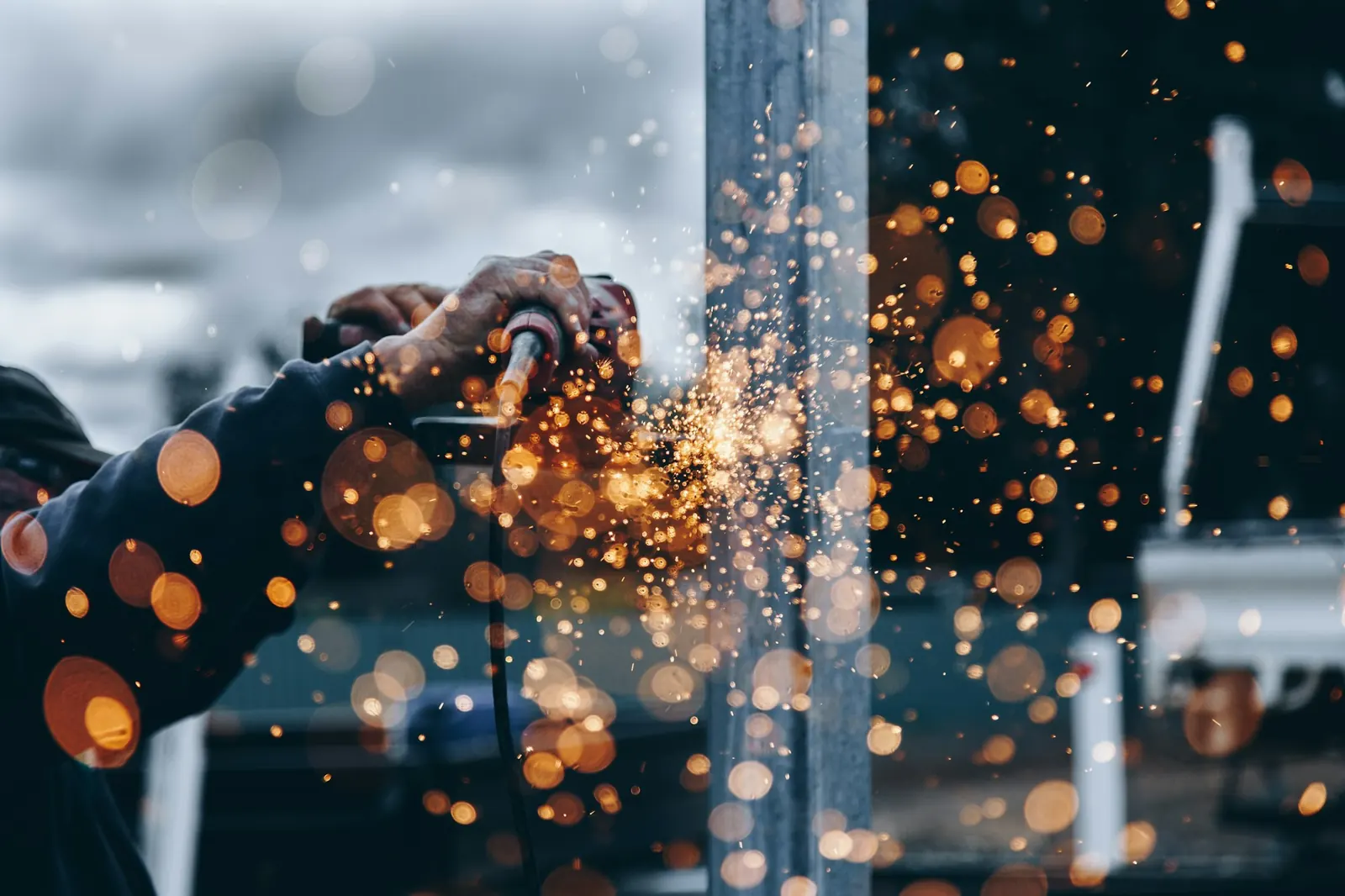 Grinding sparks during fettling of an iron casting